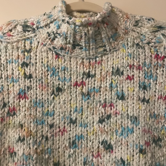 Beautiful knit sweater - Picture 2 of 4